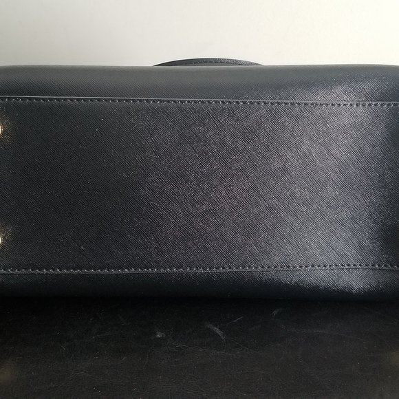 Michael Kors Black Handbag! - Picture 9 of 9